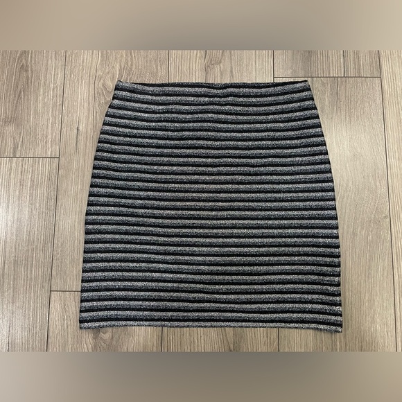 Sezane Calvi Skirt Silver Metallic Stripe Size‎ Medium - Picture 9 of 9